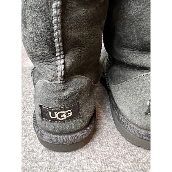 UGG Kids Classic Mid Suede Black Boot, USA Size 4 - Picture 3 of 7